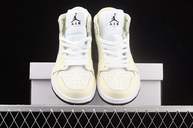 All categories Air Jordan Jordan series basketball shoes Air Jordan 1 Mid Air Jordan 1 Mid AJ1 Joe 1 white apricot milk coconut cream China basketball shoes BQ6472-121